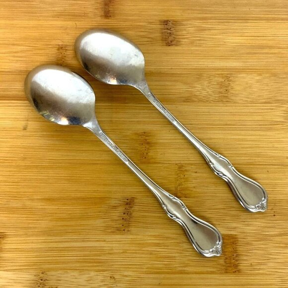 Reed & Barton Camelot 2 Oval Soup Spoons Stainless Steel Discontinued Pattern - Picture 2 of 4